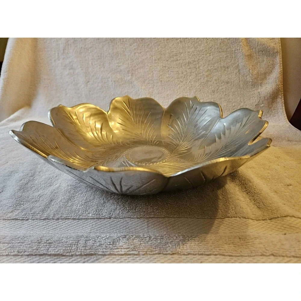VTG Heavy Decorative Aluminum Flower-shape Bowl‎ Made in India 12 Inch